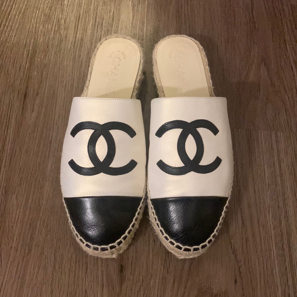Chanel espadrilles black and white leather mules EU38